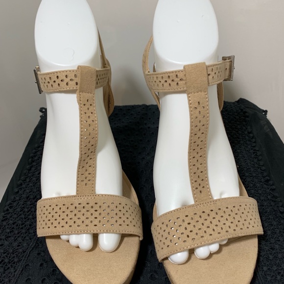 Style Charles Wedge Heels Size 10.5 Taupe/Nude - Picture 2 of 12